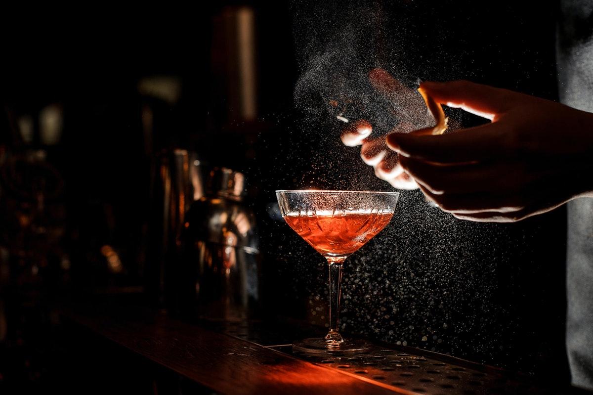 Middle Eight - Covent Garden - Preferred Hotels And Resorts London Exterior photo A bartender dusting a cocktail with ground nutmeg