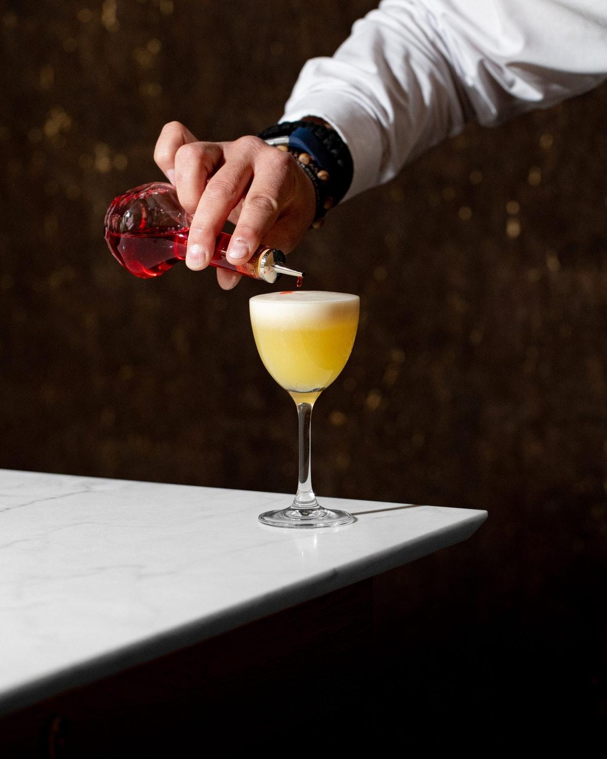 Middle Eight - Covent Garden - Preferred Hotels And Resorts London Exterior photo A bartender topping a cocktail with a dash of Angostura Aromatic Bitters