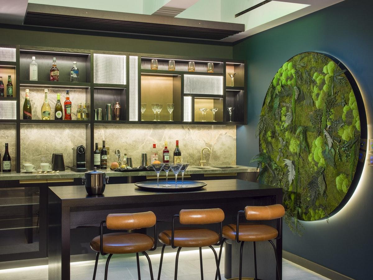 Middle Eight - Covent Garden - Preferred Hotels And Resorts London Exterior photo A living wall in a bar