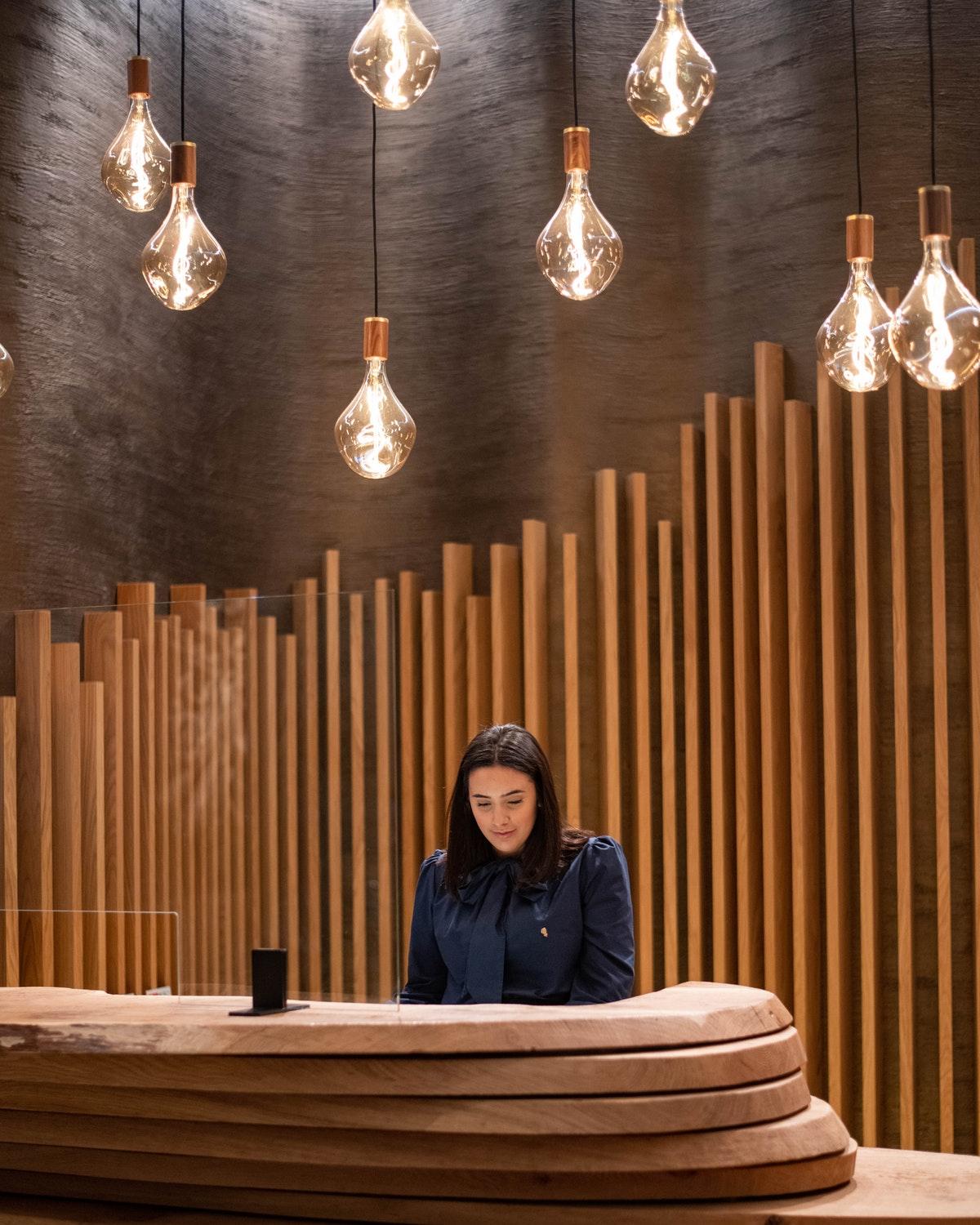 Middle Eight - Covent Garden - Preferred Hotels And Resorts London Exterior photo A woman praying in a church