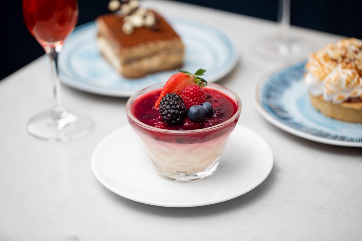 Middle Eight - Covent Garden - Preferred Hotels And Resorts London Exterior photo A dessert