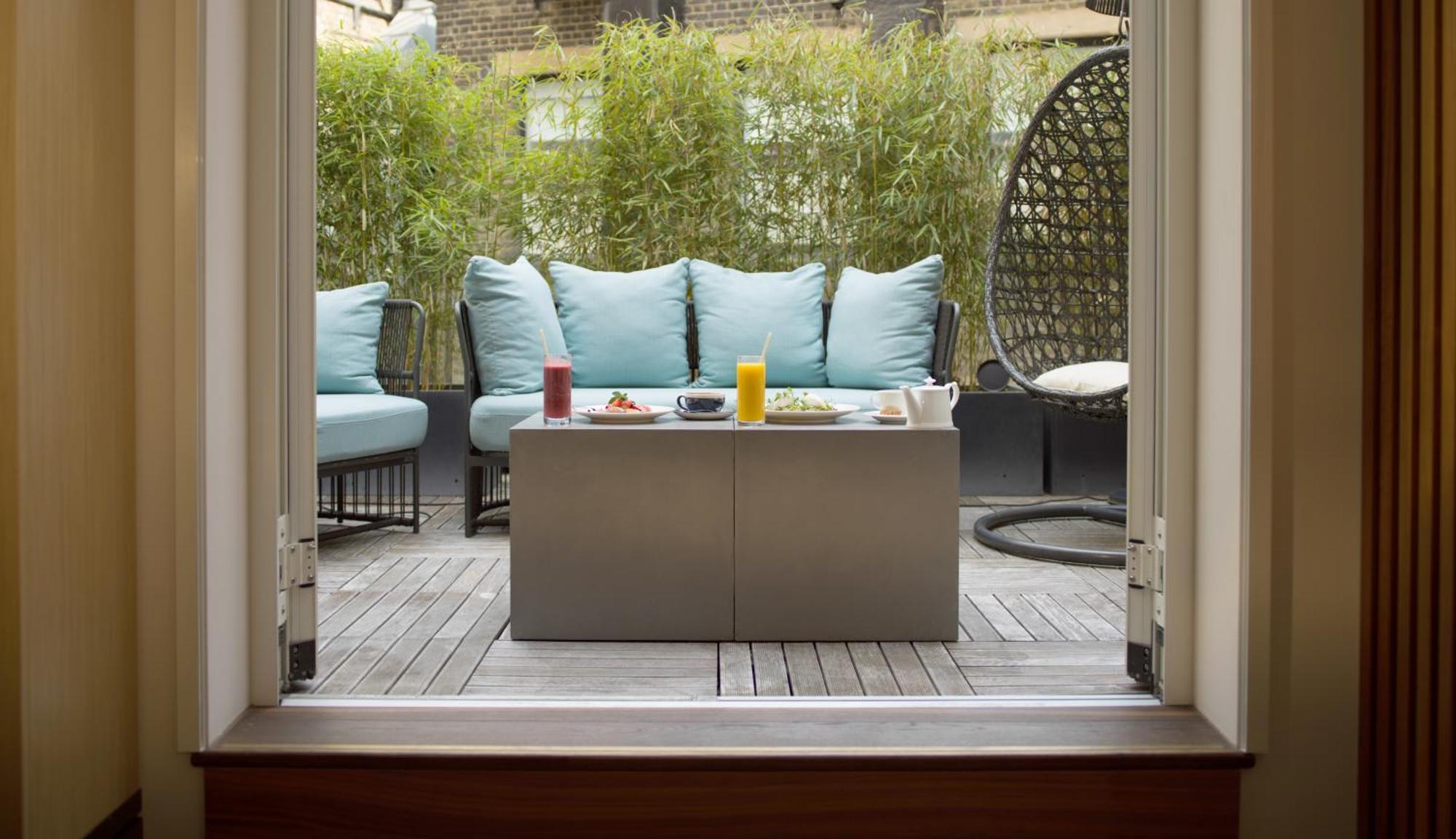 Middle Eight - Covent Garden - Preferred Hotels And Resorts London Exterior photo A French window