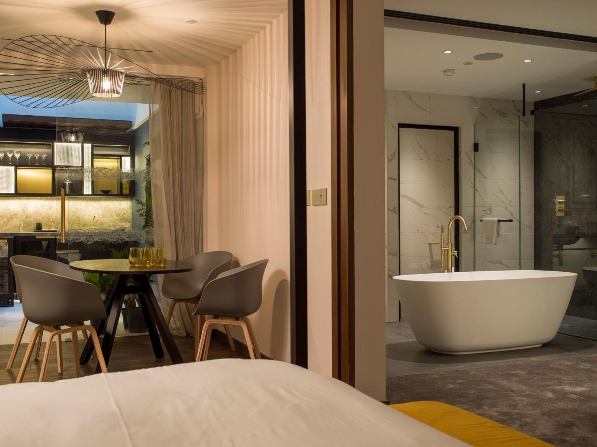 Middle Eight - Covent Garden - Preferred Hotels And Resorts London Exterior photo A suite at the hotel